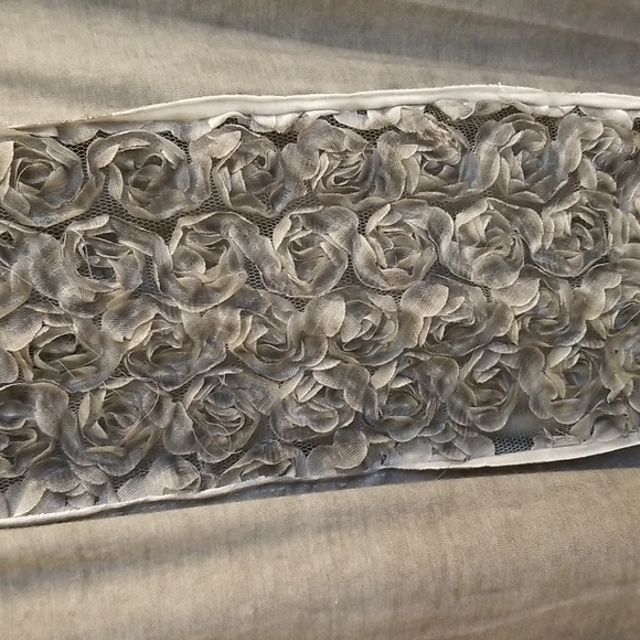 NWOT POL Rosette Top. Large - Picture 4 of 4